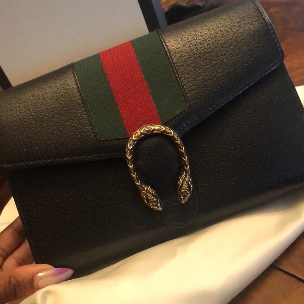 Gucci Wallt on chain